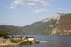 Images Dated 23rd September 2009: Iron Gate, Portile de Fier, gorge of river danube through the southern carpathian Mountains