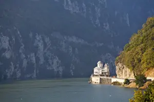 Images Dated 23rd September 2009: Iron Gate, Portile de Fier, gorge of river danube through the southern carpathian Mountains