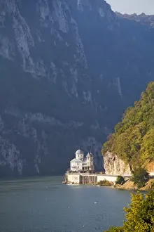 Images Dated 23rd September 2009: Iron Gate, Portile de Fier, gorge of river danube through the southern carpathian Mountains