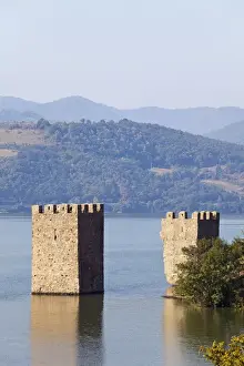 Images Dated 23rd September 2009: Iron Gate, Portile de Fier, gorge of river danube through the southern carpathian Mountains