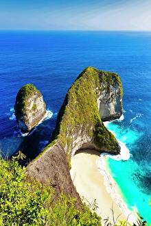 Images Dated 3rd April 2024: Island of Nusa Penida part of Bali's famous beaches is the T-Rex head