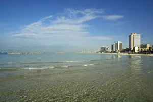 Prints of Israel, Tel Aviv: along the coastline, beach Images Dated 2016 December: Israel, Tel Aviv: along the coastline, beach