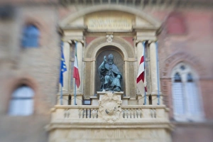 Images Dated 20th May 2007: Italy, Bologna, Selective Focus of Papa Gregorio XIII in the dettaglio del Palazzo Comunale