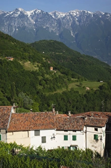 Images Dated 26th May 2009: ITALY, Brescia Province, Tremosine. Sermerio, valley houses