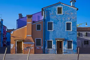 Images Dated 29th November 2018: Italy, Burano. Colorful house walls