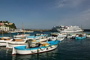 Images Dated 10th May 2005: ITALY-Campania-(Bay of Naples)-CAPRI: Marina di Caterola / Capri Town Port