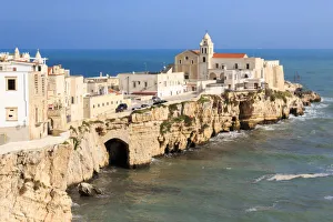Cityscapes Collection: Italy, Foggia, Apulia, Gargano National Park, Vieste