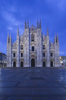 Il Duomo Milan Prints: ITALY, Milan Province, Milan. Milan Cathedral, dawn