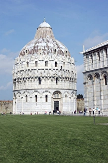 Images Dated 12th May 2007: Italy, Pisa. Baptistry in Piazza dei Miracoli