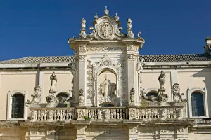 Images Dated 28th May 2005: Italy, Puglia, Lecce, Piazza del Duomo, Palazzo Vescovile (b.1709)