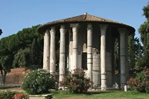 Images Dated 14th August 2005: Italy. Rome. The circular temple of Hercules Victor. Built in the 2nd century B.C