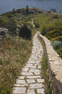ITALY, Sardinia, Santa Teresa Gallura. Torre di Longonsardo tower pathway