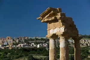 Images Dated 20th May 2005: Italy, Sicily, Agrigento, La Valle dei Templi, Valley of the Temples, The Temple