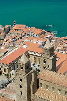 Images Dated 25th May 2005: Italy, Sicily, Cefalu, Town with 13th century Duomo from La Rocca Mountain