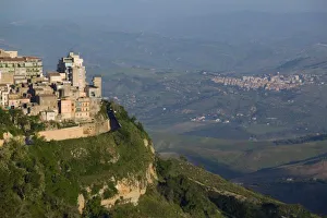 Images Dated 20th May 2005: Italy, Sicily, Enna, Town View from Rocca di Cerere
