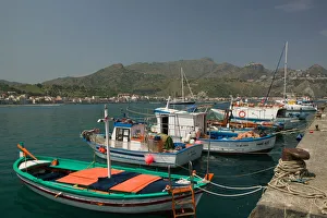Images Dated 16th May 2005: ITALY-Sicily-GIARDINI-NAXOS: Port view towards TAORMINA