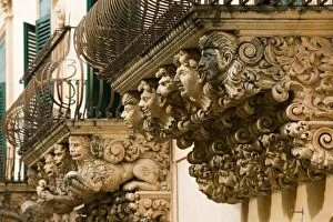 ITALY, Sicily, NOTO: Finest Baroque Town in Sicily Baroque Details of the Palazzo