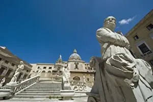 Images Dated 15th May 2010: Italy, Sicily, Palermo, fountain with bust and body sculpture