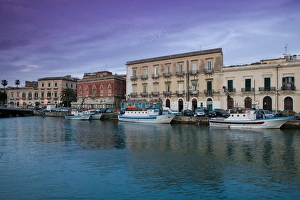 Images Dated 18th May 2005: ITALY-Sicily-SIRACUSA (Syracuse): Fishing Port at Sunset