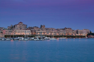Images Dated 18th May 2005: ITALY-Sicily-SIRACUSA (Syracuse): Evening View of Ortygia Island from Commercial Port