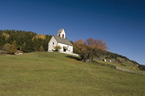 Images Dated 30th October 2005: Italy, Trentino - Alto Adige, Bolzano province, Dolomites, Val di Funes, St. Jacob church