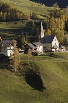 Images Dated 30th October 2005: Italy, Trentino - Alto Adige, Bolzano province, Dolomites, Val di Funes, Santa Maddalena