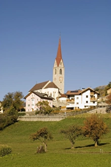 Images Dated 31st October 2005: Italy, Trentino - Alto Adige, Bolzano province, Dolomites, Val di Funes, Tiso