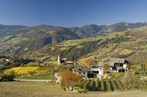 Images Dated 31st October 2005: Italy, Trentino - Alto Adige, Bolzano province, Dolomites, Val di Funes, Nafen