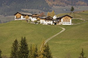 Images Dated 1st November 2005: Italy, Trentino - Alto Adige, Bolzano province, Dolomites, Val di Funes, Santa Maddalena