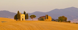 Italy, Tuscany. Little chapel at sunset. Credit as: Gilles Delisle / Jaynes Gallery