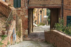 Asciano Prints: Italy, Tuscany, province of Siena, Chiusure