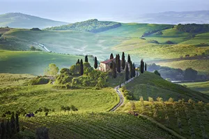 Images Dated 13th May 2009: Italy, Tuscany, Val d Orcia. Landscape with Podere Belvedere house. Credit as