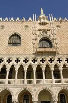 Images Dated 29th September 2004: Italy, Venice, Doges Palace