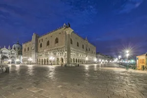Images Dated 2nd March 2020: Italy, Venice. Doges Palace at dawn