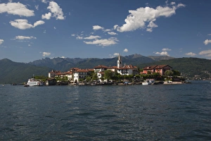 Images Dated 2nd June 2009: ITALY, Verbano-Cusio-Ossola Province, Stresa. Isola Superiore O Dei Pescatori