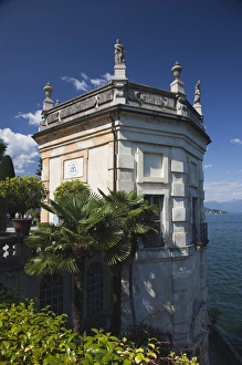 Images Dated 2nd June 2009: ITALY, Verbano-Cusio-Ossola Province, Stresa. Palazzo Borromeo garden bookshop, Isola