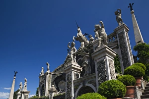 Images Dated 2nd June 2009: ITALY, Verbano-Cusio-Ossola Province, Stresa. Palazzo Borromeo terraced gardens