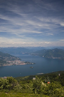 Images Dated 3rd June 2009: ITALY, Verbano-Cusio-Ossola Province, Stresa. View of lake and Borromean Islands