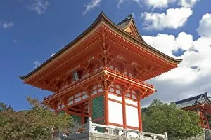 Images Dated 15th November 2006: Japan, Kyoto, Soaring Gate of Temple