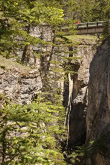 Images Dated 30th March 2019: Jasper National Park, Alberta, Canada. Footbridge overlooking Maligne Canyon