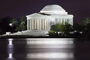 Images Dated 16th July 2021: Jefferson Memorial and Tidal Basin in April