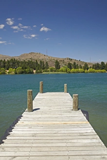 Images Dated 31st December 2011: Jetty, Lake Dunstan, Cromwell, Central Otago, South Island, New Zealand