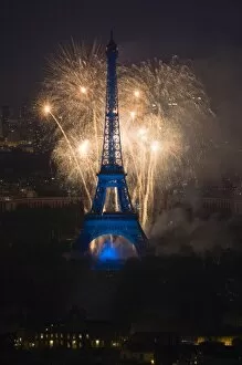 Images Dated 14th July 2005: July 14 fireworks at the Eiffel Tower, Paris, France