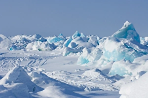 Images Dated 12th May 2006: jumbled up ice and snow mobile tracks in the frozen Chuckchi Sea, off Point Barrow