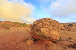 Images Dated 18th January 2015: Kaehiakawaelo (Garden of the Gods), a Martian landscape of red dirt, purple lava