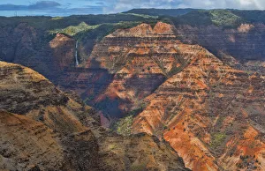 Images Dated 6th December 2027: Kauai Hawaii scenic Waimea Canyon State Park red cliffs from above canyon