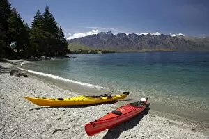 Images Dated 3rd January 2007: Kayak and The Remarkables, Lake Wakatipu, Queenstown, South Island, New Zealand
