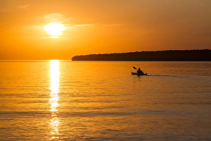 Images Dated 18th September 2010: Kayaking at sunset in the Apostle Islands National Lakeshore of Lake Superior near Bayfield