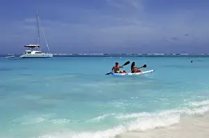 Images Dated 30th April 2012: Kayaking the waters of Prickly Pear Island with Festiva Sailing Vacations (MR)
