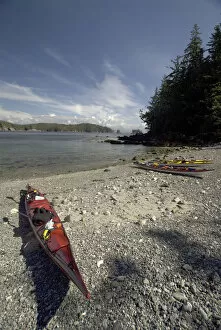 Images Dated 14th September 2006: Kayaks at Dicebox Island, Broken Island Group, Pacific Rim National Park Preserve